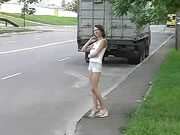 俄羅斯妓女被警官猛擊